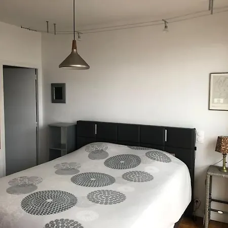 La Caravelle Au Pres De La *